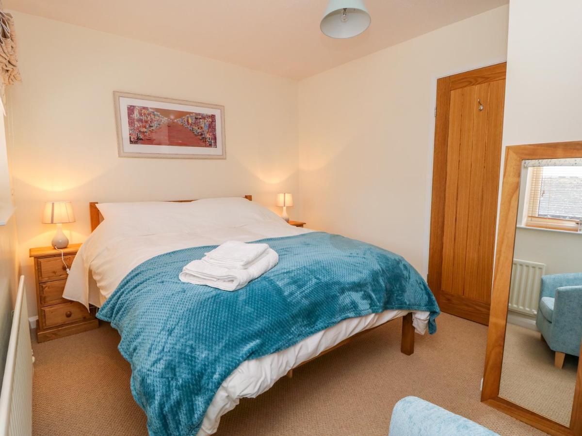 17 Fewster Way Villa York Exterior photo